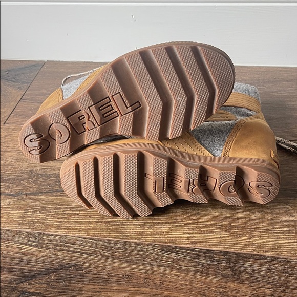 Sorel Women's Brown and Gray Lace-Up Boots - Picture 6 of 6